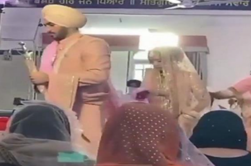 ਵਿਆਹ ਦੇ ਬੰਧਨ ਚ ਬੱਝੇ ਰੋਹਨਪ੍ਰੀਤ ਤੇ ਨੇਹਾ ਕੱਕੜ, ਲਾਵਾਂ ਲੈਂਦਿਆਂ ਦੀ ਵੀਡੀਓ ਆਈ ਸਾਹਮਣੇ