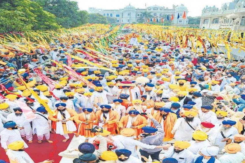 ਧੁਰ ਕੀ ਬਾਣੀ ਆਈ॥ ਤਿਨਿ ਸਗਲੀ ਚਿੰਤ ਮਿਟਾਈ॥