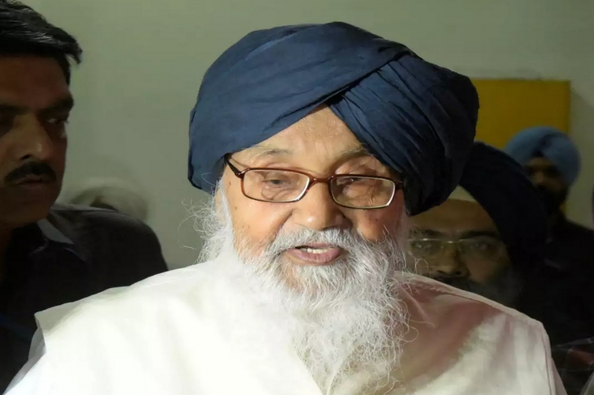 ਬਾਦਲ ਵਲੋਂ ਅਮਰੀਕਾ ਦੇ ਉੱਘੇ ਕਾਰੋਬਾਰੀ ਧਾਲੀਵਾਲ ਨੂੰ ਹਵਾਈ ਅੱਡੇ ਤੋਂ ਵਾਪਸ ਭੇਜਣ ਦੀ ਸਖ਼ਤ ਆਲੋਚਨਾ