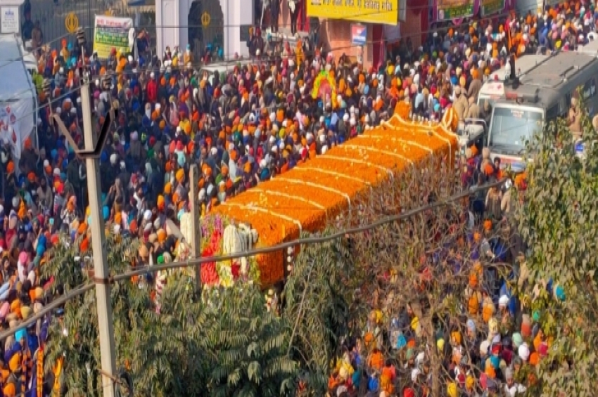 ਫ਼ਤਹਿਗੜ੍ਹ ਸਾਹਿਬ: ਸ਼ਹੀਦੀ ਸਭਾ ’ਚ ਵੱਡੀ ਗਿਣਤੀ ’ਚ ਸੰਗਤ ਪੁੱਜੀ, ਅਕਾਲ ਤਖ਼ਤ ਦੇ ਜਥੇਦਾਰ ਨੇ ਕੌਮ ਨੂੰ ਫੁੱਟਪਾਊ ਤਾਕਤਾਂ ਤੋਂ ਸੁਚੇਤ ਰਹਿਣ ਦਾ ਸੱਦਾ ਦਿੱਤਾ