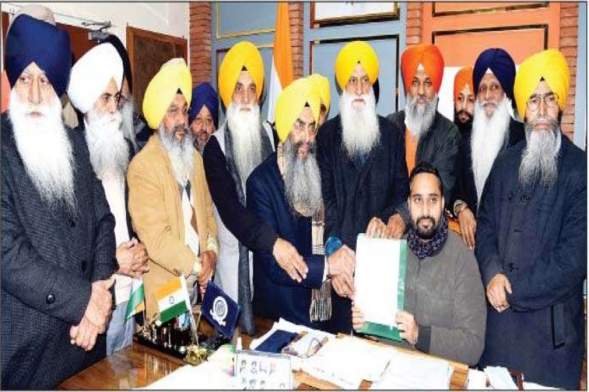  ਮੁੱਖ ਮੰਤਰੀ ਵਲੋਂ ਗੁਰੂ ਦੀ ਗੋਲਕ ਅਤੇ ਸ਼੍ਰੋਮਣੀ ਕਮੇਟੀ ਵਿਰੁੱਧ ਕੀਤੀਆਂ ਟਿੱਪਣੀਆਂ 'ਤੇ ਸਿੱਖ ਜਗਤ 'ਚ ਭਾਰੀ ਰੋਸ