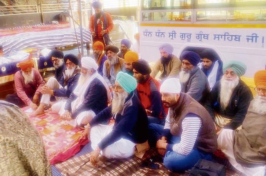ਪੱਕੇ ਮੋਰਚੇ ’ਚ ਪੁੱਜੇ ਹਿੰਦੂ ਭਾਈਚਾਰੇ ਨੇ ਬੰਦੀ ਸਿੰਘਾਂ ਦੀ ਰਿਹਾਈ ਮੰਗੀ