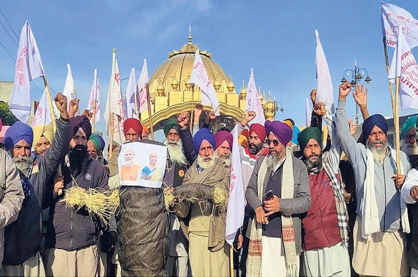ਕਿਸਾਨਾਂ ਨੇ ਮੋਦੀ ਸਰਕਾਰ ਦੇ ਪੁਤਲੇ ਫੂਕੇ