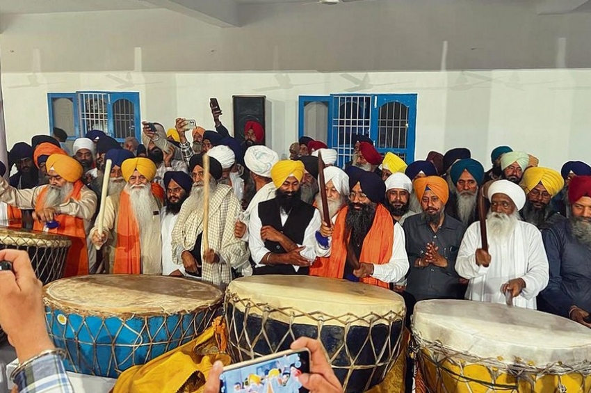 ਨਗਾੜਿਆਂ ਤੇ ਜੈਕਾਰਿਆਂ ਦੀ ਗੂੰਜ ਨਾਲ ਹੋਲਾ ਮਹੱਲਾ ਸ਼ੁਰੂ