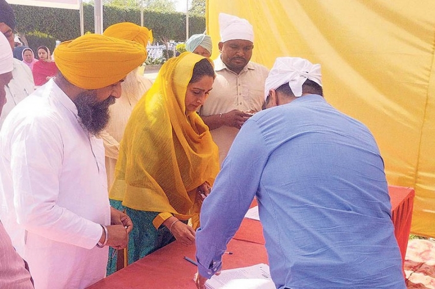 ਬੰਦੀ ਸਿੰਘਾਂ ਦੀ ਰਿਹਾਈ ਸਬੰਧੀ ਦਸਤਖ਼ਤੀ ਮੁਹਿੰਮ ’ਤੇ ਹਰਸਿਮਰਤ ਨੇ ਕੀਤੇ ਦਸਤਖ਼ਤ