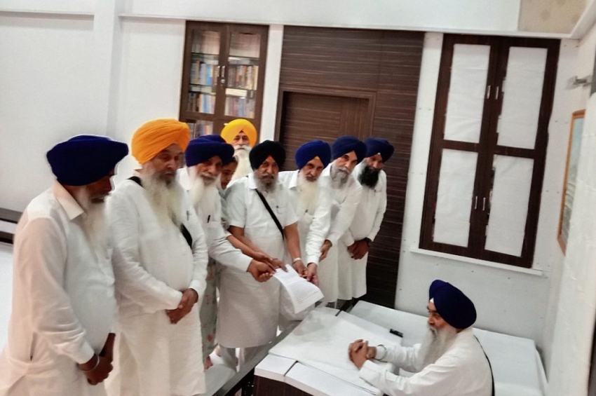 ਸੁਖਬੀਰ ਨੂੰ ਪ੍ਰਧਾਨਗੀ ਤੋਂ ਲਾਂਭੇ ਕਰਨ ਲਈ ਮੁੜ ਅਕਾਲ ਤਖ਼ਤ ਪੁੱਜਿਆ ਬਾਗ਼ੀ ਧੜਾ