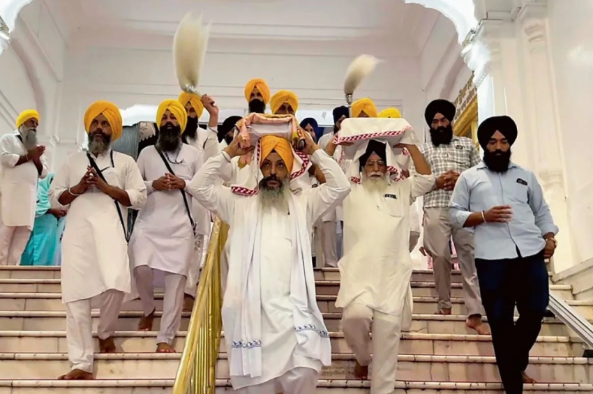 ਕਤਰ ਪੁਲੀਸ ਕੋਲੋਂ ਵਾਪਸ ਲਏ ਪਾਵਨ ਸਰੂਪ ਅੰਮ੍ਰਿਤਸਰ ਪੁੱਜੇ