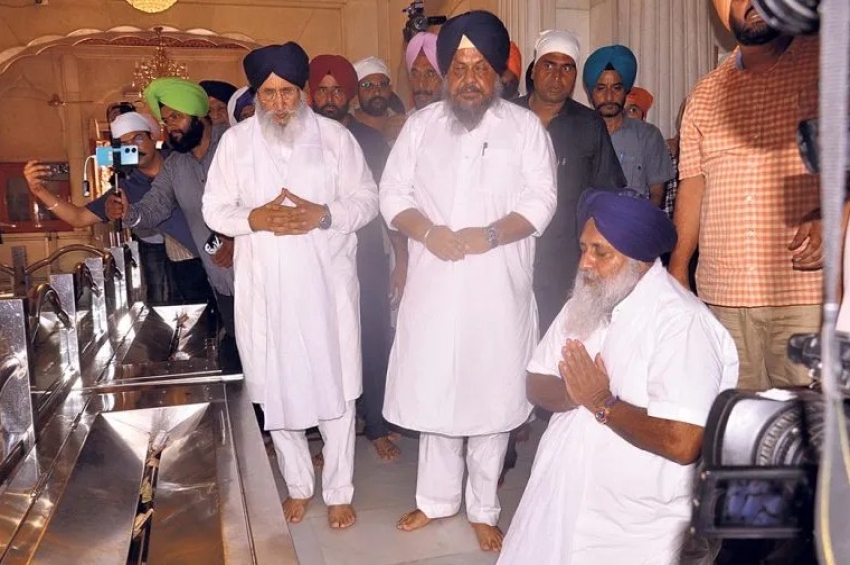 ਸੁਖਬੀਰ ਨੇ ਅਕਾਲ ਤਖ਼ਤ ’ਤੇ ਖਿਮਾ ਯਾਚਨਾ ਦਾ ਪੱਤਰ ਸੌਂਪਿਆ