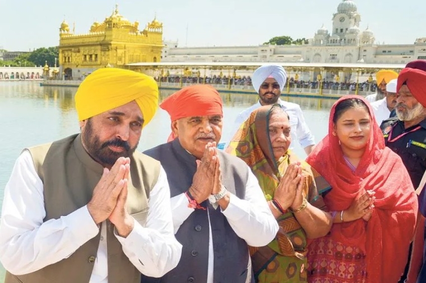 ਰਾਜਪਾਲ ਅਤੇ ਮੁੱਖ ਮੰਤਰੀ ਹਰਿਮੰਦਰ ਸਾਹਿਬ ’ਚ ਨਤਮਸਤਕ